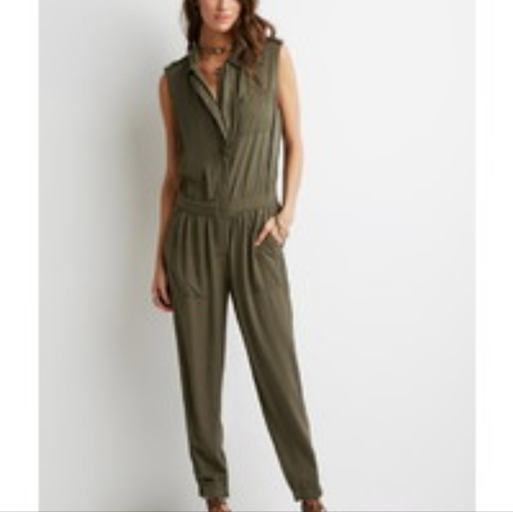 Forever21  olive classic  utility  jumpsuit sz M nwt full zip